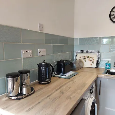 1 Bedroom House With Garden And Off Road Private Parking Peterborough Exterior photo