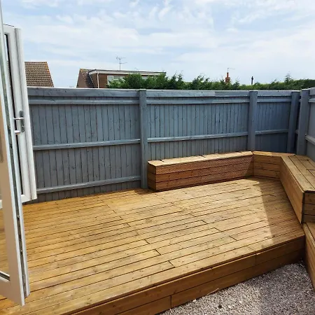 1 Bedroom House With Garden And Off Road Private Parking Peterborough Exterior photo