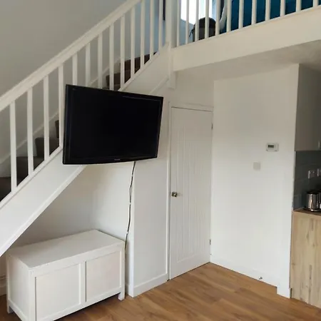 1 Bedroom House With Garden And Off Road Private Parking Peterborough Exterior photo