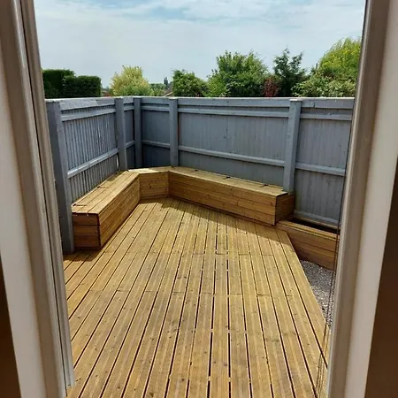 1 Bedroom House With Garden And Off Road Private Parking Peterborough Exterior photo