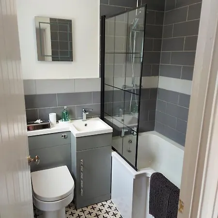 1 Bedroom House With Garden And Off Road Private Parking Peterborough Exterior photo