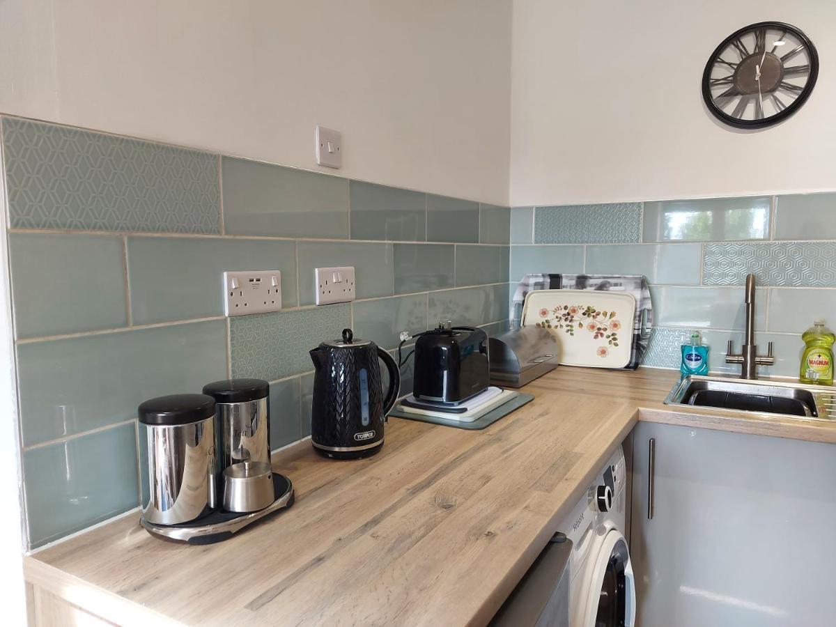 1 Bedroom House With Garden And Off Road Private Parking Apartment Peterborough
