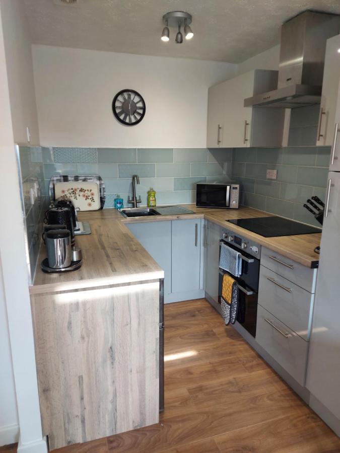 Apartment 1 Bedroom House With Garden And Off Road Private Parking Peterborough