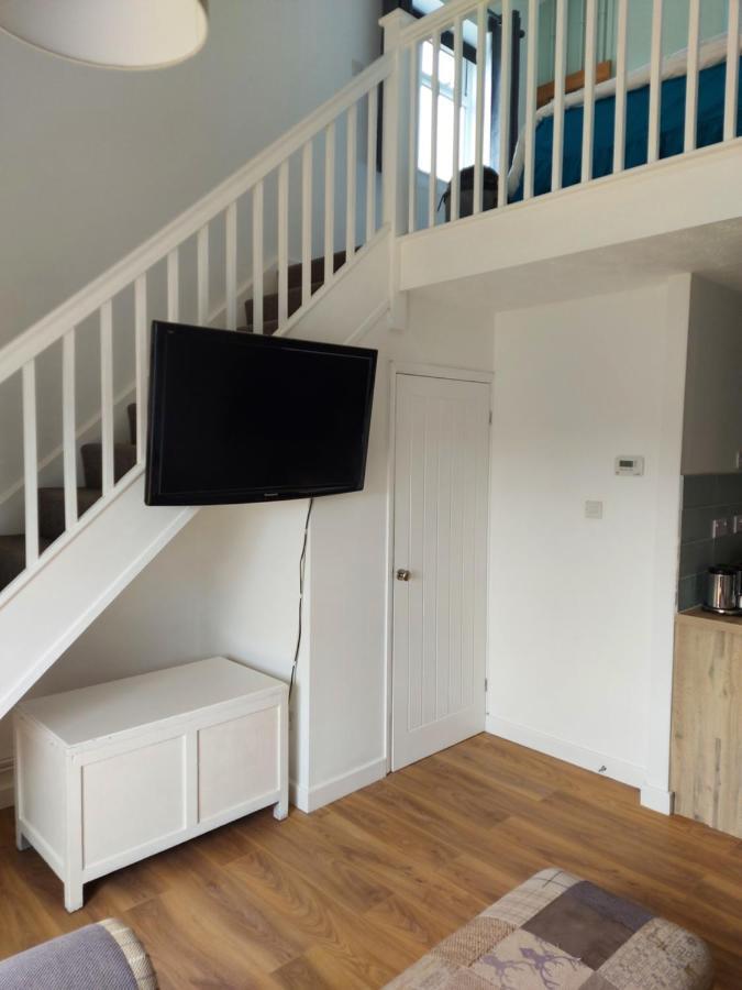 1 Bedroom House With Garden And Off Road Private Parking Peterborough
