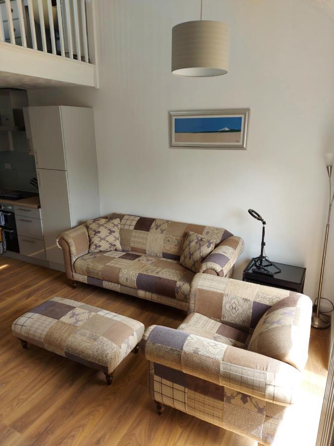 1 Bedroom House With Garden And Off Road Private Parking * Peterborough