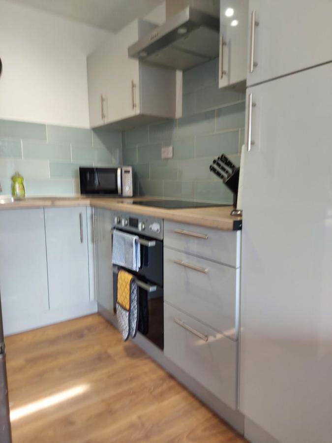 Apartment 1 Bedroom House With Garden And Off Road Private Parking Peterborough