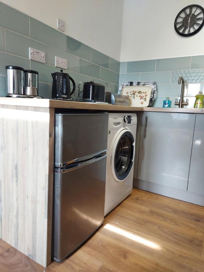 Apartment 1 Bedroom House With Garden And Off Road Private Parking Peterborough