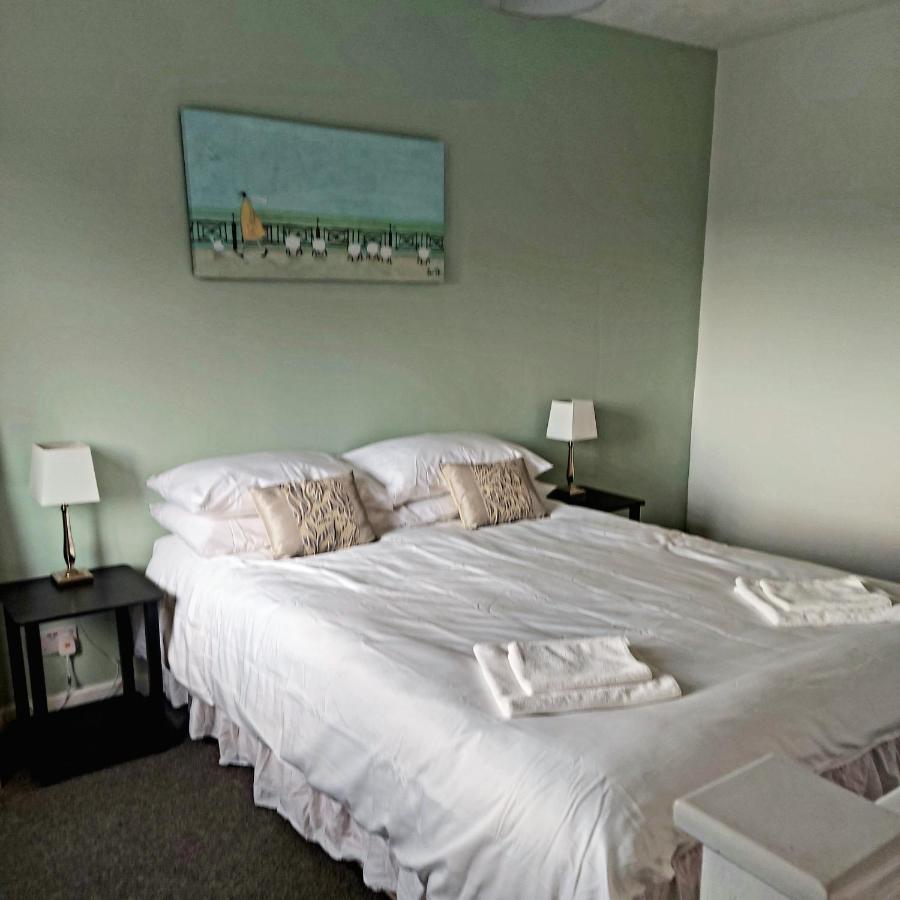 1 Bedroom House With Garden And Off Road Private Parking Peterborough